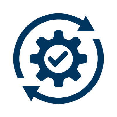 Ícono de engrane con marca de verificación en su interior y dos flechas continuas en círculo, representando actualización normativa